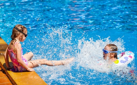 Zwei Girls Machen Liebe Beim Pool Zwei Girls Machen Liebe Beim Pool